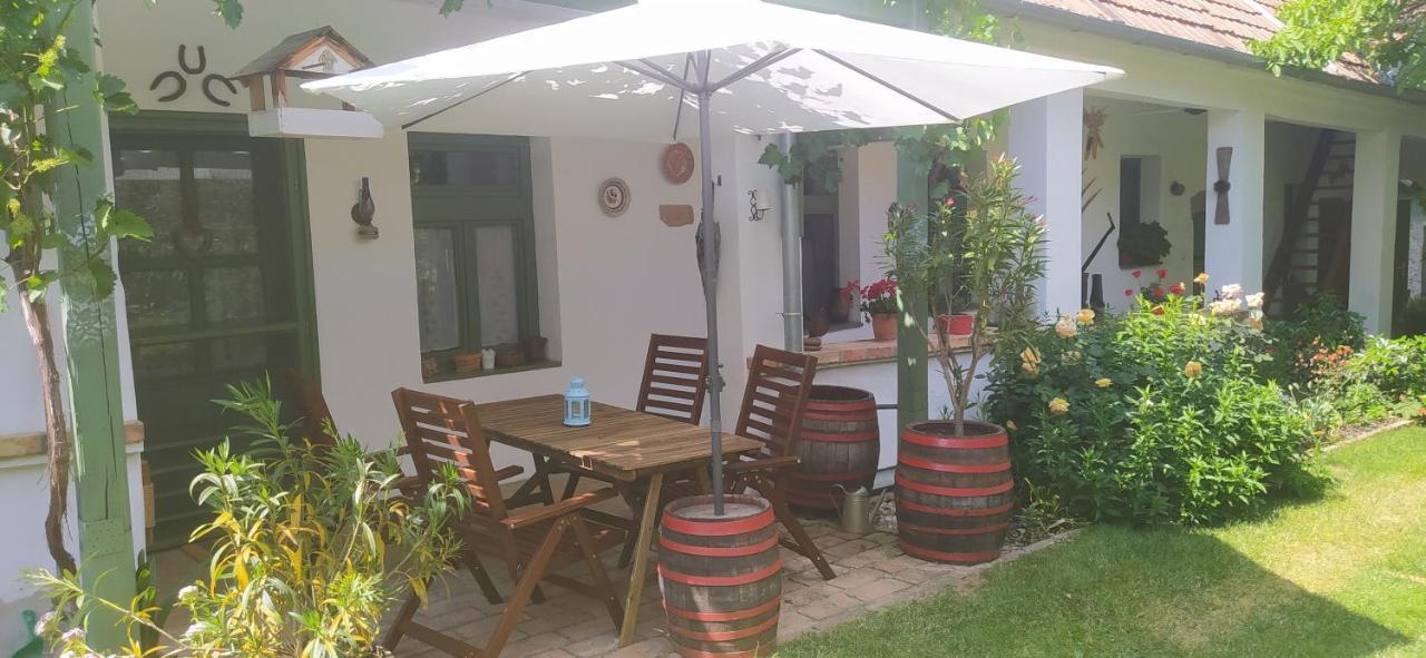 Egkoris Vendeghaz Otel Bakonyszucs Dış mekan fotoğraf