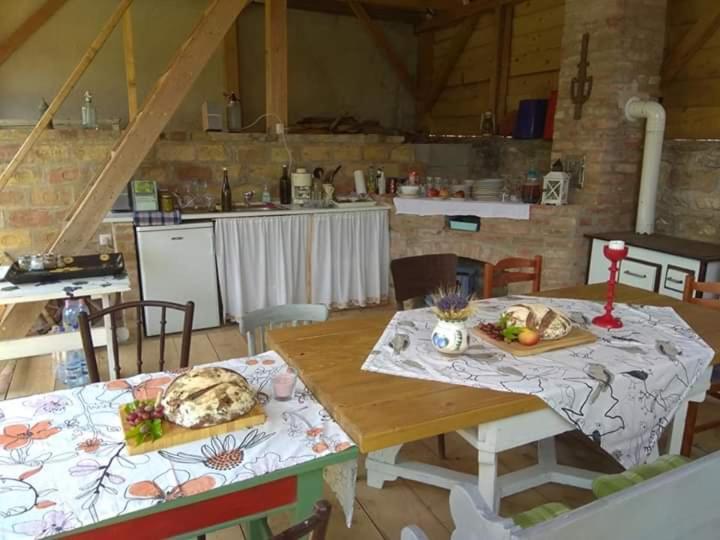 Egkoris Vendeghaz Otel Bakonyszucs Dış mekan fotoğraf