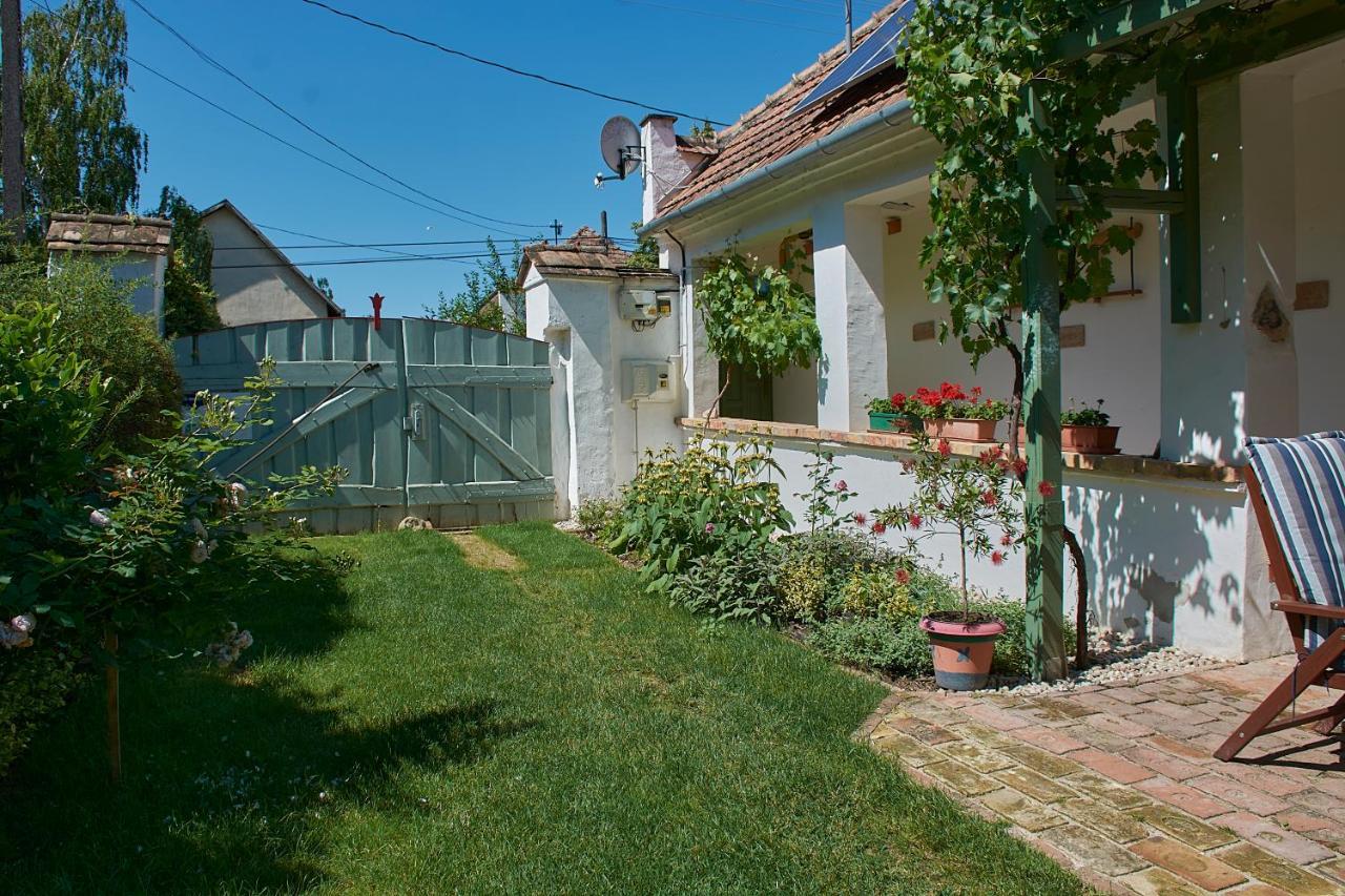 Egkoris Vendeghaz Otel Bakonyszucs Dış mekan fotoğraf