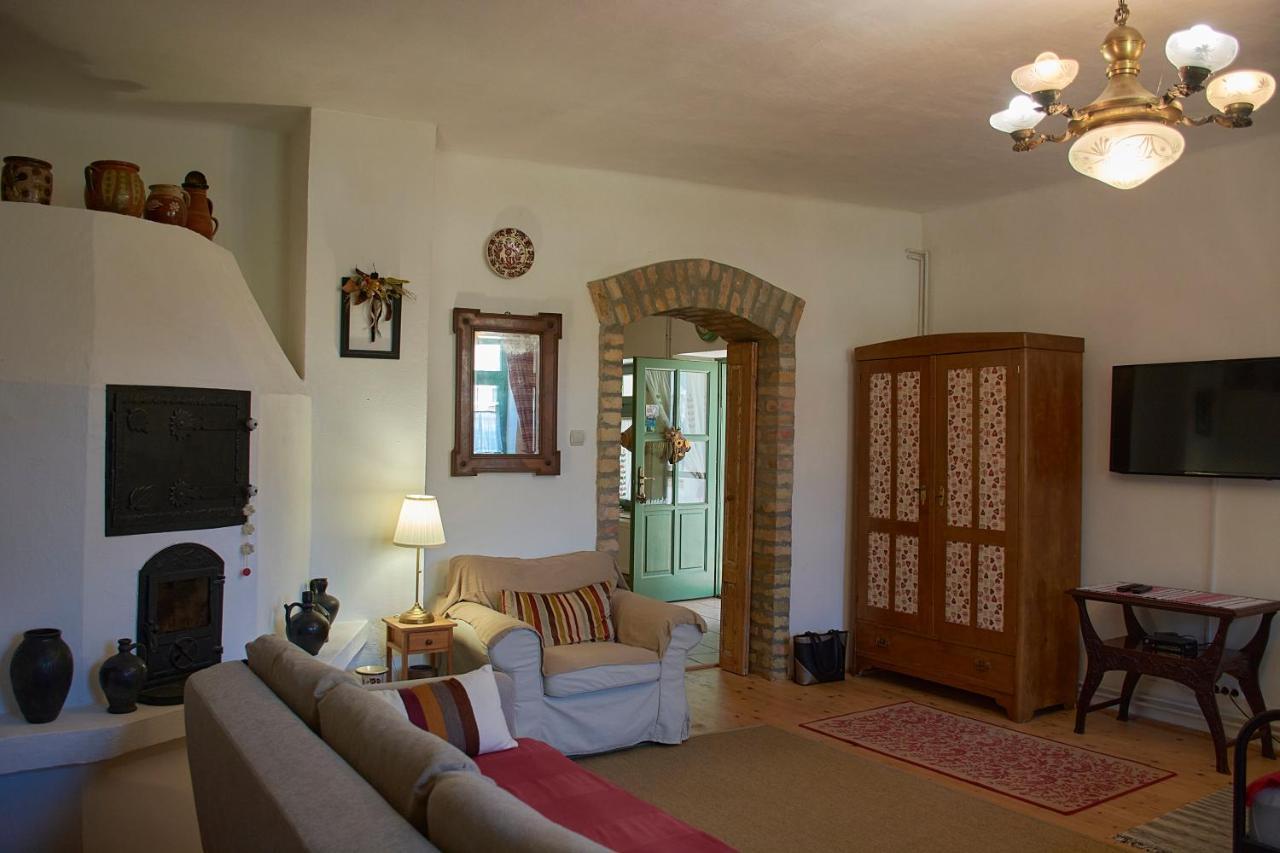 Egkoris Vendeghaz Otel Bakonyszucs Dış mekan fotoğraf